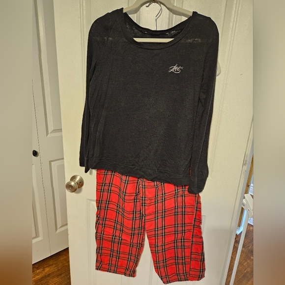 Victoria's Secret Other - Victoria Secret Y2k Black and Red Pajama Set
